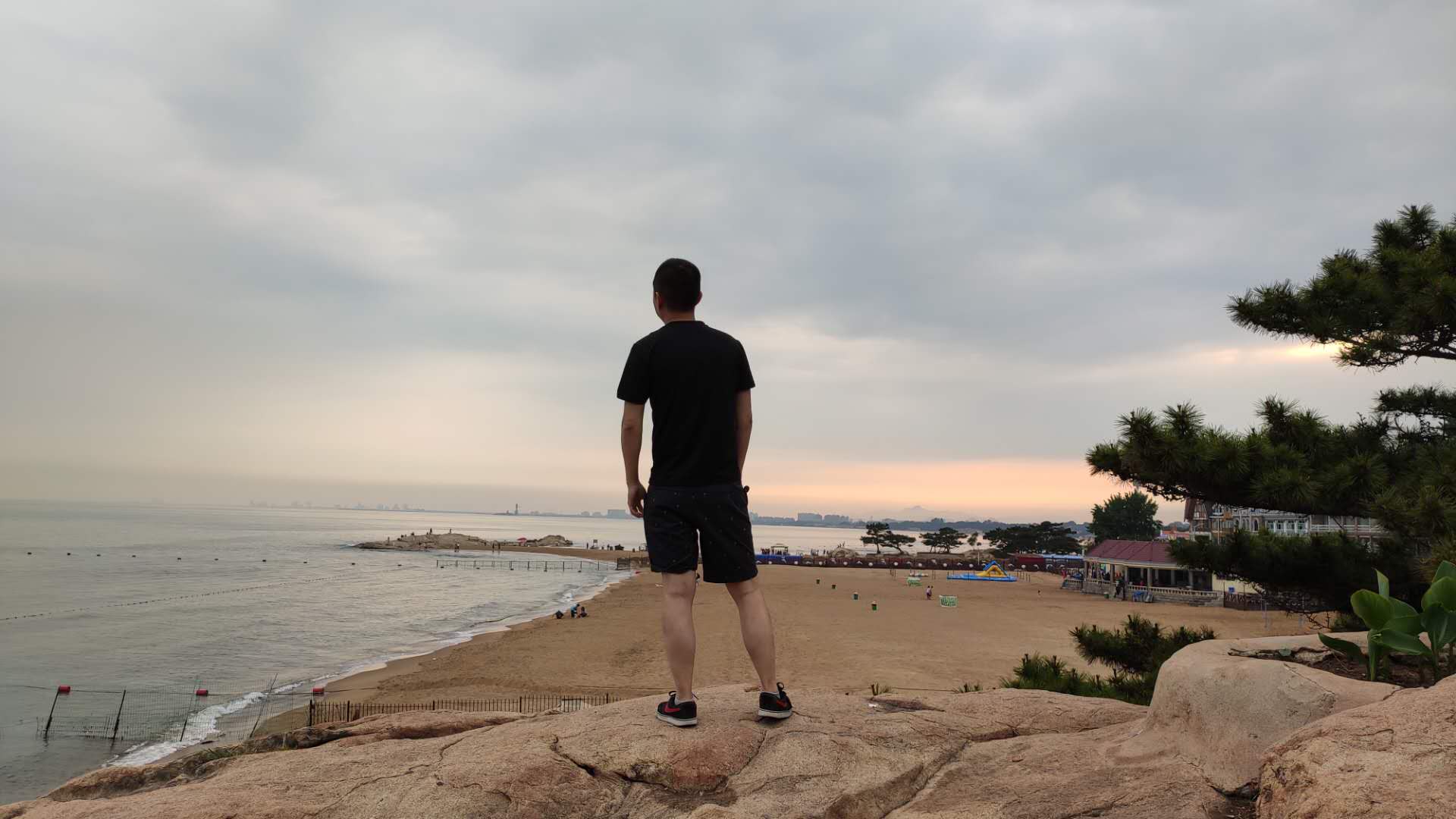 小叔是谁?我有哪些自媒体?-男孩久久网